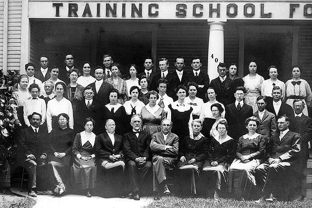 Faculty and students at the Huntington campus in 1919