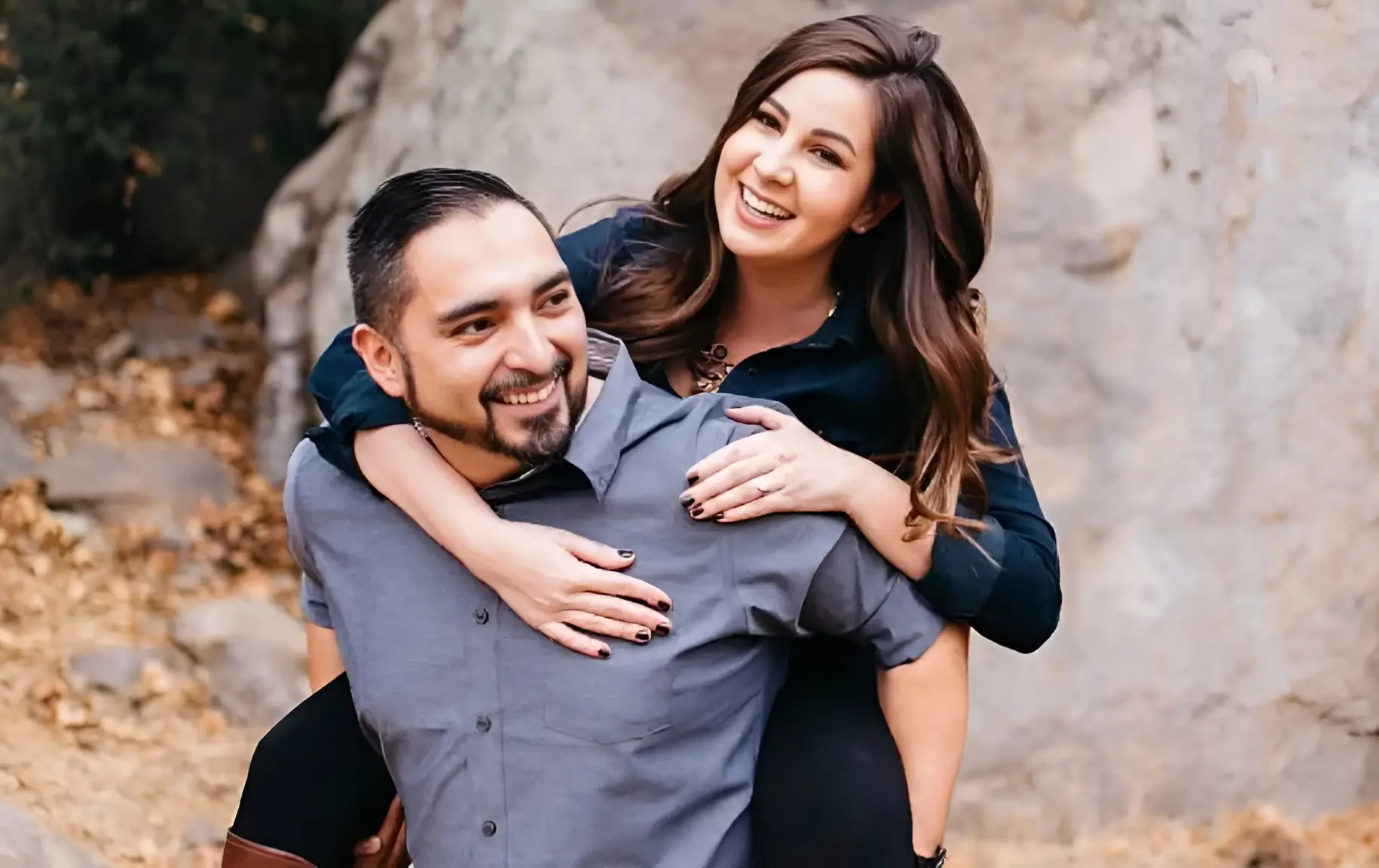APU nursing alumni Michelle and Tony Rosas pose together outdoors.