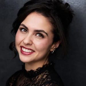 Sara's headshot
