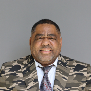 Everette's headshot