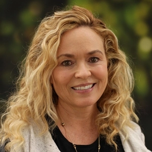 Cindy's headshot