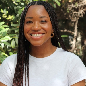 Lauryn's headshot