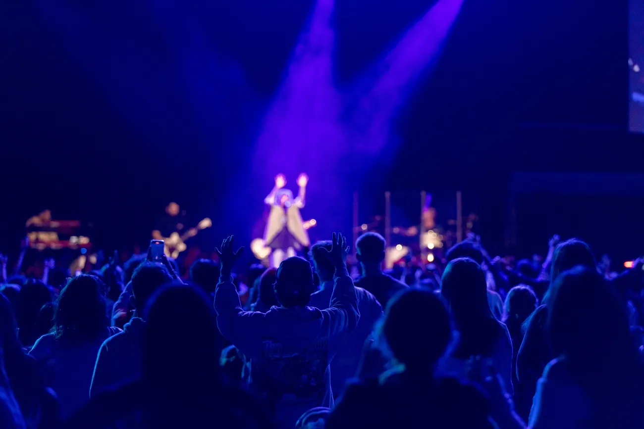 students during concert at apu